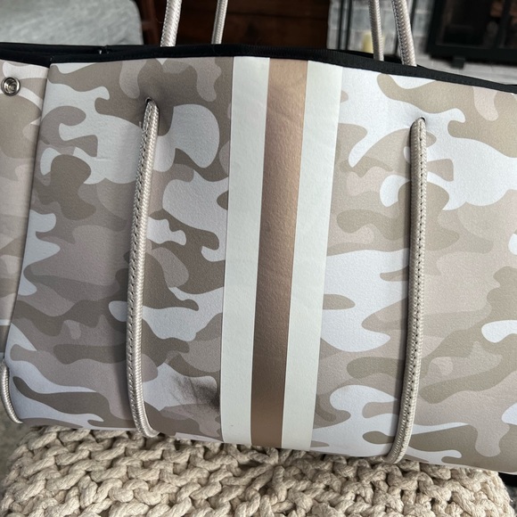 Haute Shore tote - Picture 2 of 6